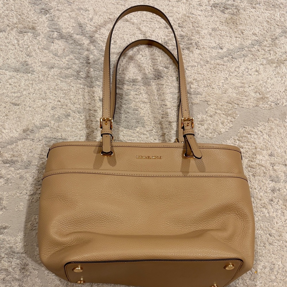 Michael Kors Beige Leather Shoulder Bag